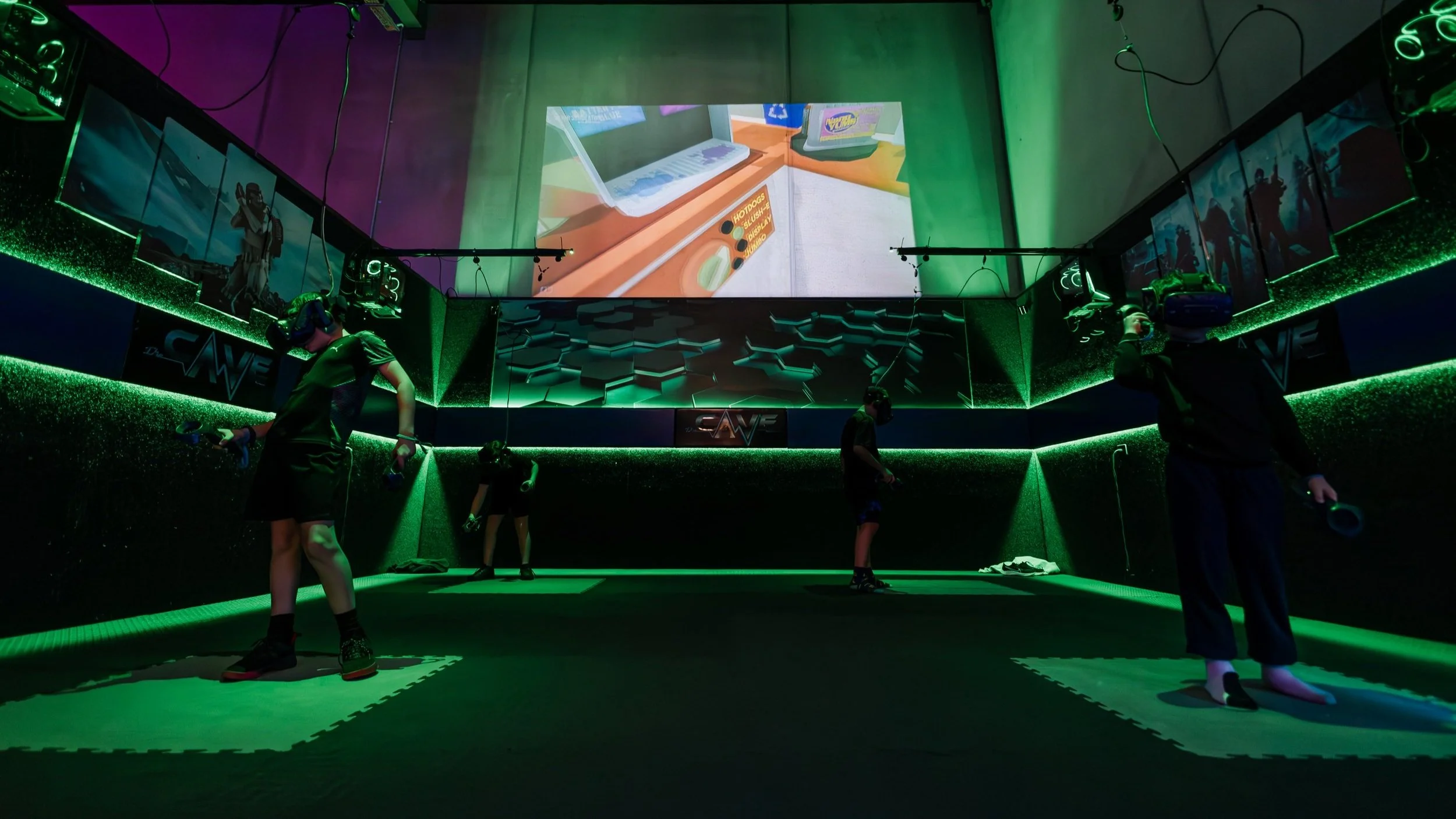 VR Escape Room (VR Cave)